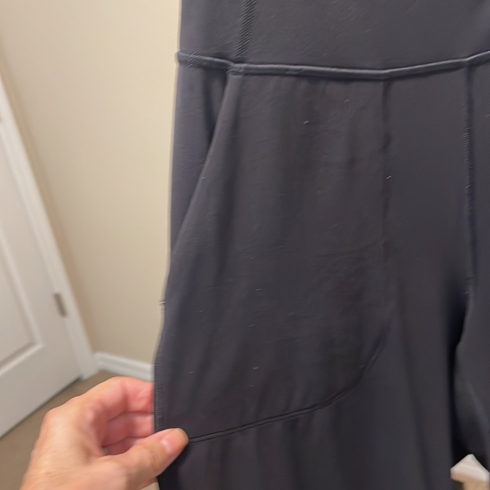 Lululemon straight leg crop wide waistband size 8 EUC - Picture 6 of 16